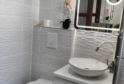 Apartament cu 4 camere decomandat, mobilat în Central