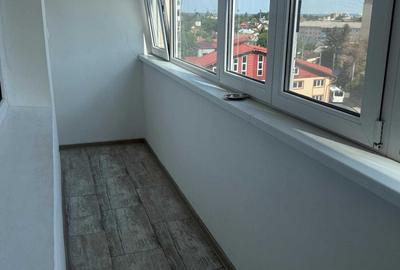 Apartament cu 3 camere decomandat în Micro 4