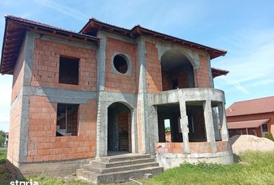 Casă cu 5 camere cu Teren 1660 Mp în Semlac - 9