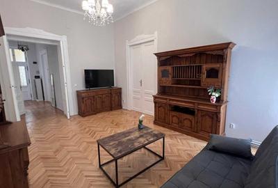 Casă cu 4 camere cu Teren 100 Mp în Central