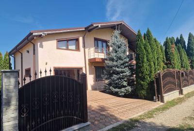 Casă cu 4 camere în Gherăiești