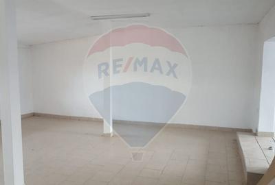 Spațiu comercial, de 120 mp, în Central - 4