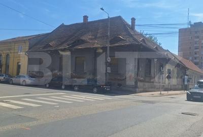 Casă cu 4 camere cu Teren 450 Mp în Central
