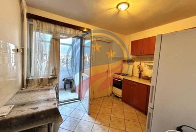 Apartament cu 3 camere decomandat în Siloz