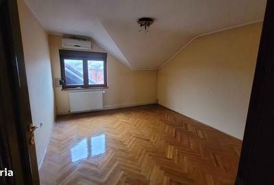 Casă cu 10 camere cu Teren 2000 Mp în Central - 6