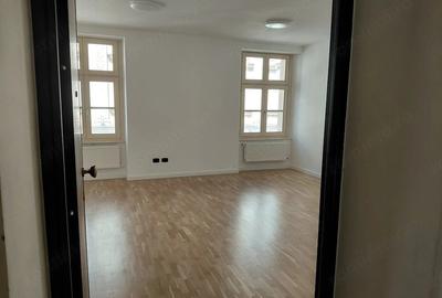 Spațiu comercial, de 30 mp, în P-ța Unirii - 3