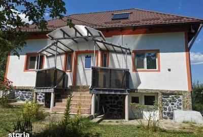 Casă cu 3 camere cu Teren 111 Mp în Albești