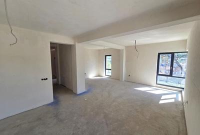 Casă cu 4 camere cu Canalizare în Dâmbul Rotund