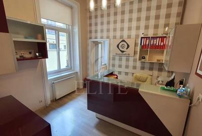 Apartament cu 3 camere semidecomandat în Central