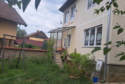 Casă cu 4 camere în Central