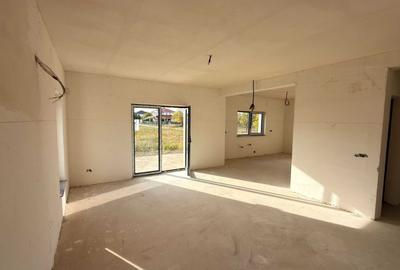 Casă cu 3 camere în Păulești