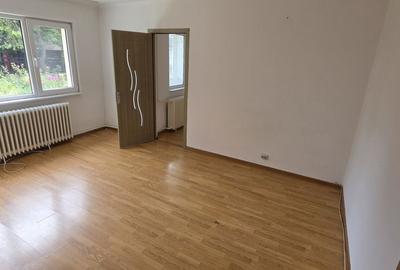 Apartament cu 2 camere nedecomandat în Central