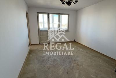 Apartament cu 3 camere semidecomandat în Exterior Est