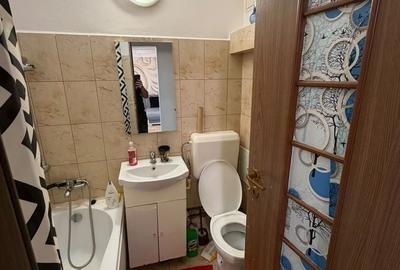 Apartament cu 2 camere semidecomandat în Apărătorii Patriei