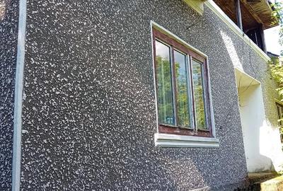 Casă cu 4 camere cu Teren 1000 Mp în Săliștea