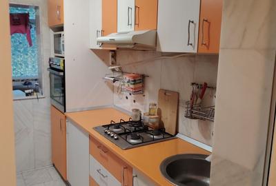 Apartament cu 3 camere decomandat în Teiul Doamnei - 1