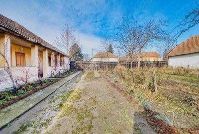 Casă cu 4 camere cu Teren 2300 Mp în Central