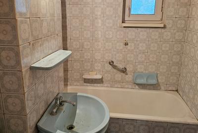 Apartament cu 3 camere decomandat în 1 Mai - 15