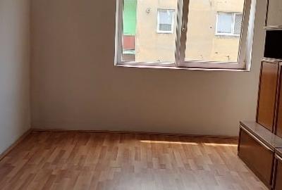 Apartament cu 3 camere decomandat în Berzasca - 1