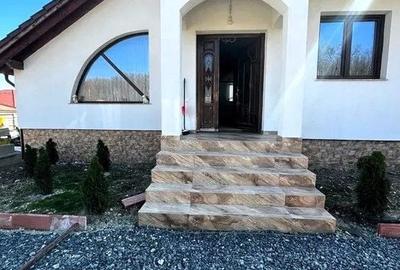 Casă cu 4 camere în Șelimbăr