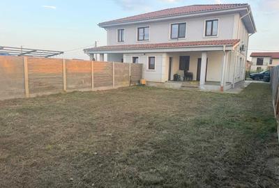 Casă cu 4 camere cu Teren 353 Mp în Moșnița Nouă