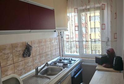 Apartament cu 3 camere semidecomandat în Central - 3