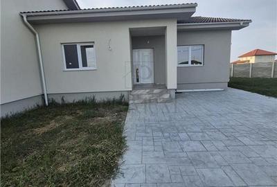 Duplex cu 4 camere cu Canalizare în Moșnița Nouă - 4