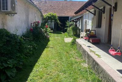 Casă cu 3 camere cu Teren 1120 Mp în Central