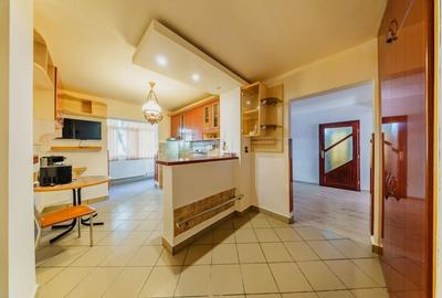 Apartament cu 4 camere semidecomandat în Micălaca