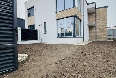 Casă cu 4 camere cu Teren 300 Mp în Central