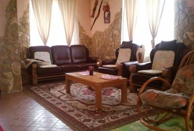 Casă individuală cu 10 camere cu Teren 785 Mp în Central - 2