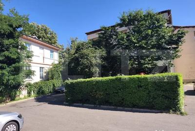 Apartament cu 3 camere decomandat în Aleea Trandafirilor