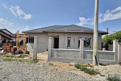 Casă cu 3 camere în Central