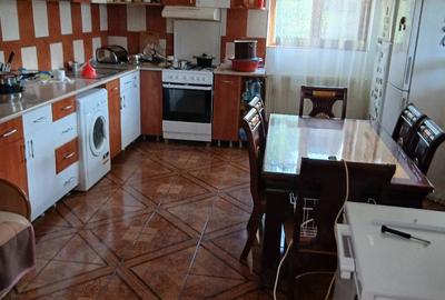 Casă cu Teren 1000 Mp în Mărăcineni