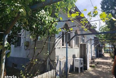 Casă cu 4 camere cu Teren 741 Mp în Podari - 1