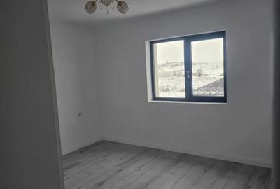 Casă cu 7 camere cu Teren 412 Mp în Malu Mare - 1