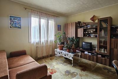 Casă cu 4 camere decomandat cu Teren 514 Mp în Central