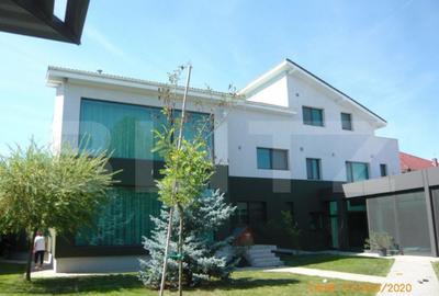 Casă cu 8 camere cu Teren 2300 Mp în Lunei - 2
