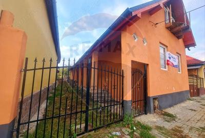 Casă cu 3 camere cu Teren 562 Mp în Central - 1