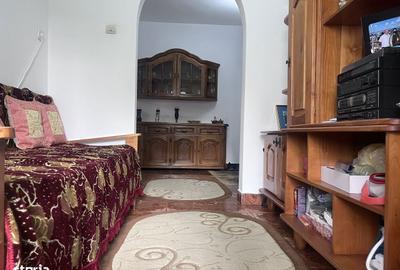 Apartament cu 3 camere semidecomandat în Micro 8 - 2