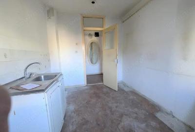 Str Carpati - Piata Sud, Apartament 3 camere, etaj 2/4, bucatarie mare - 6