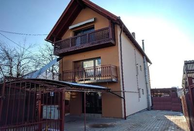 Casă cu 7 camere în Între Lacuri