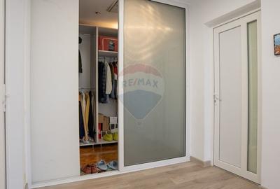 Casă cu 8 camere cu Teren 950 Mp în Roșu - 52