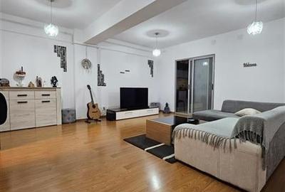 Apartament 77 mp  cu balcon etj.3  de vanzare in Onesti