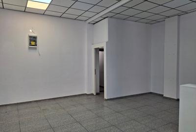 Spațiu comercial, de 85 mp, în Titan - 4