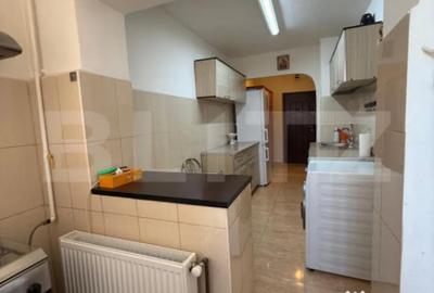 Apartament cu 2 camere semidecomandat în Micro 6 - 12