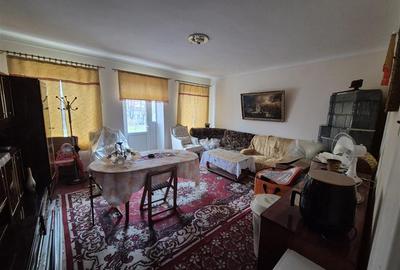 Casă cu 4 camere cu Canalizare în Central - 3