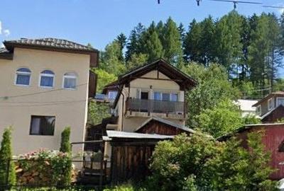 Casă cu 3 camere cu Teren 44 Mp în Central - 1