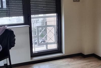 Apartament cu 4 camere semidecomandat în P-ța Victoriei - 6