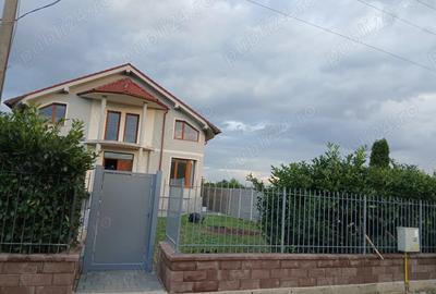 Casă cu 4 camere cu Teren 560 Mp în Central - 4